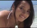 水崎綾女がビーチでバランスボール遊びぷるるんおっぱい動画
