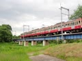 宇賀川橋梁を渡る、西武赤電塗装の803F
